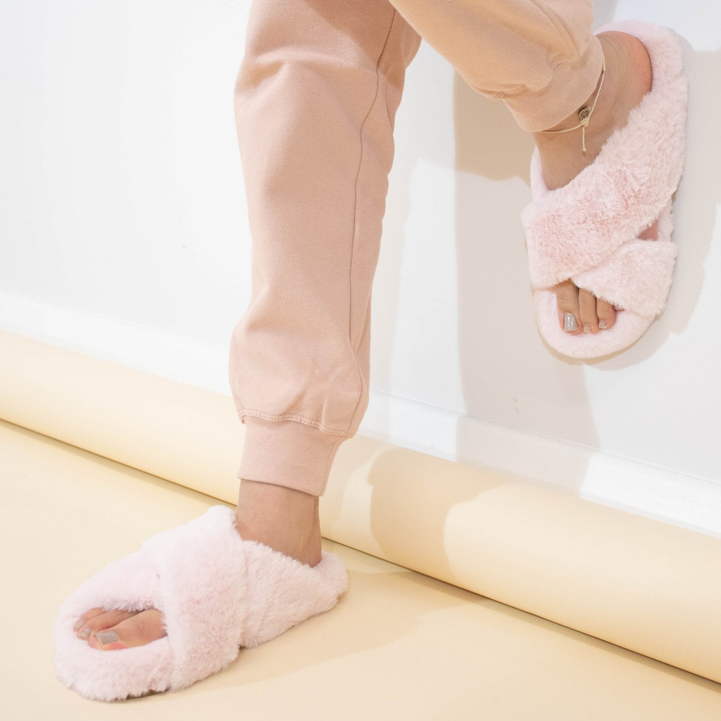 SUSIE Womens Faux Fur Mule Slippers Pink