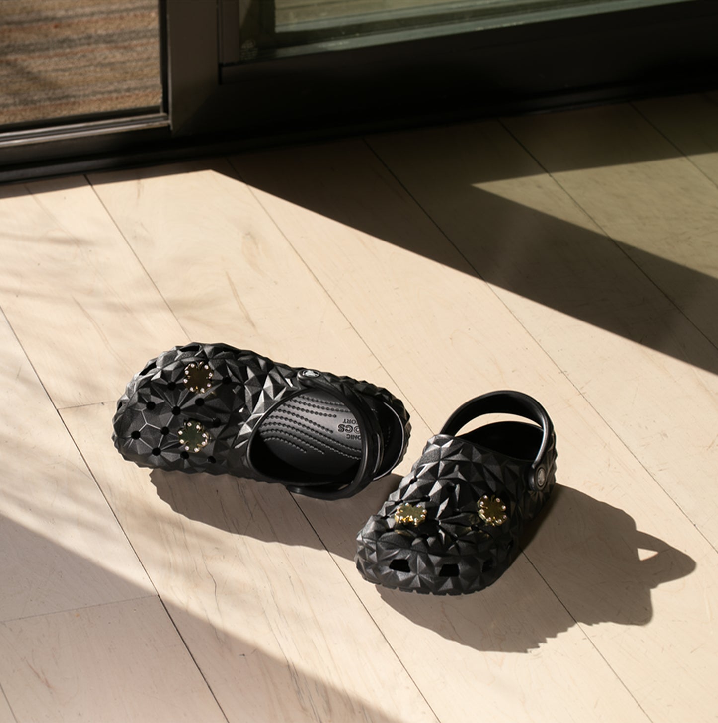 Crocs 209572-001 CLASSIC GEOMETRIC Kids Clogs Black