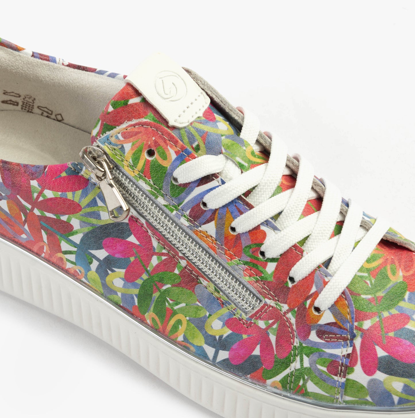 D2E02-90 Womens Trainers Multi