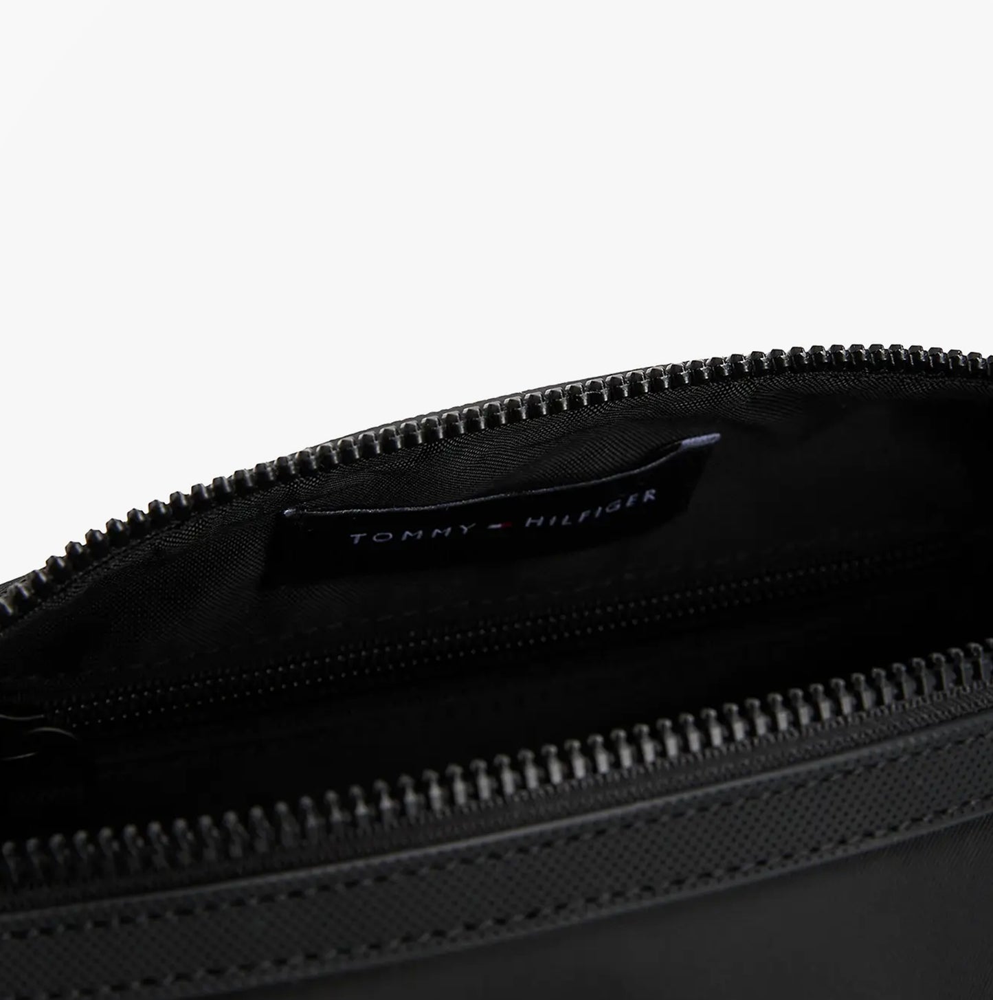 Tommy Hilfiger METAL LOGO WASHBAG Mens Black