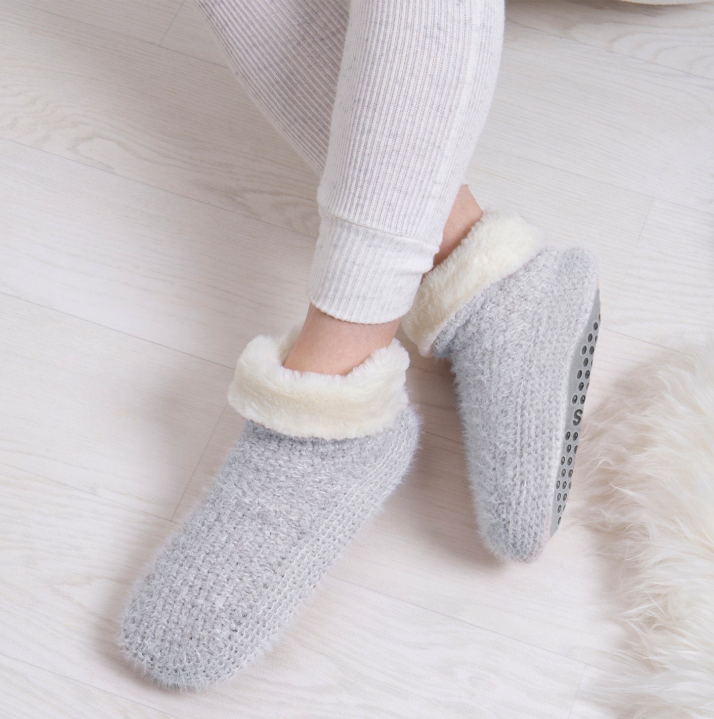 KNITTED TEXTURED BOOTIES Womens Grey