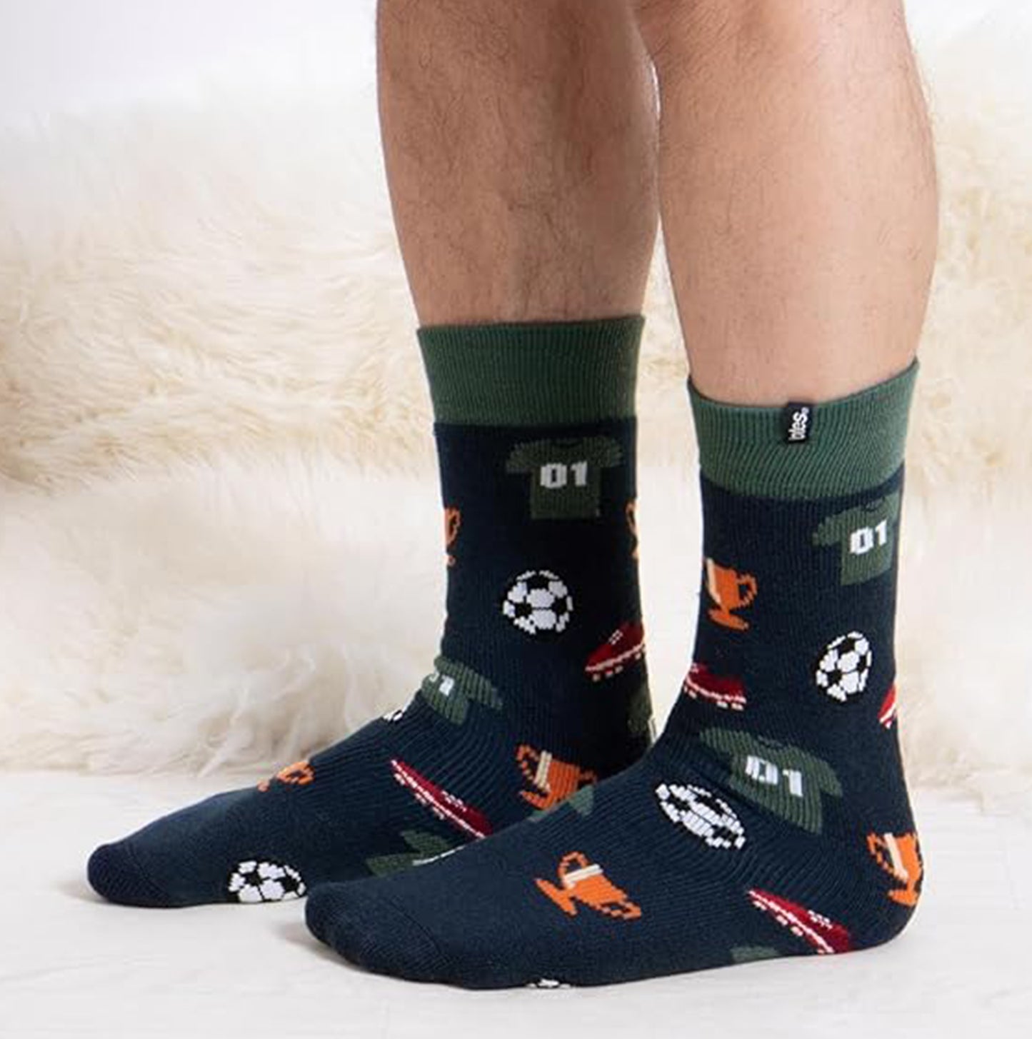 Totes Toasties 3324 ORIGINAL SLIPPER SOCKS Mens Slipper Socks Football / Stripe