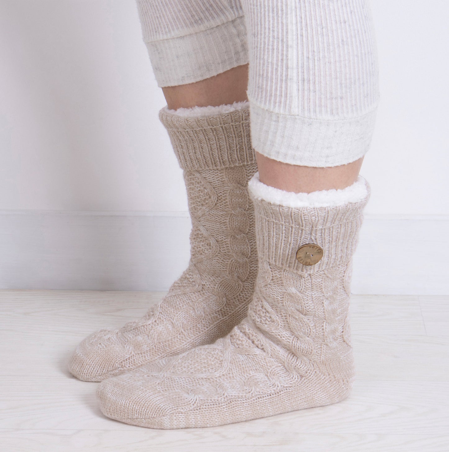 Totes Toasties 3553 TEXTURE SLIPPER SOCKS Womens Crew Biscuit