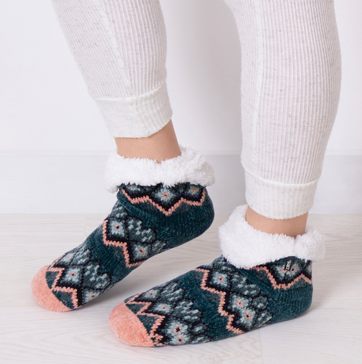 Totes Toasties 3568 CHENILLE CROP KNITTED SLIPPER SOCKS Womens Crew Multi