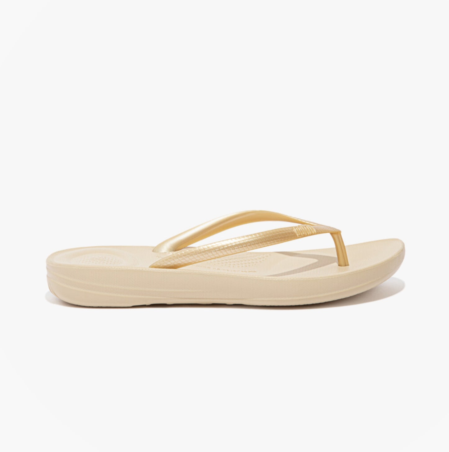 FitFlop IQUSHION Womens Flip Flops Gold