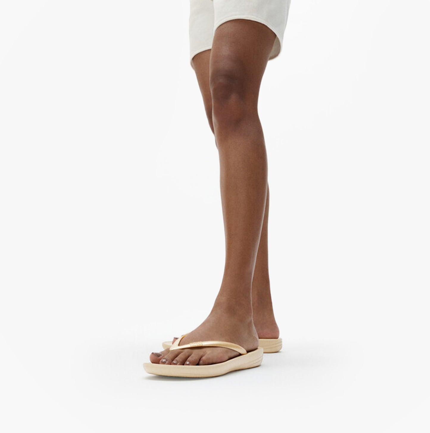 FitFlop IQUSHION Womens Flip Flops Gold