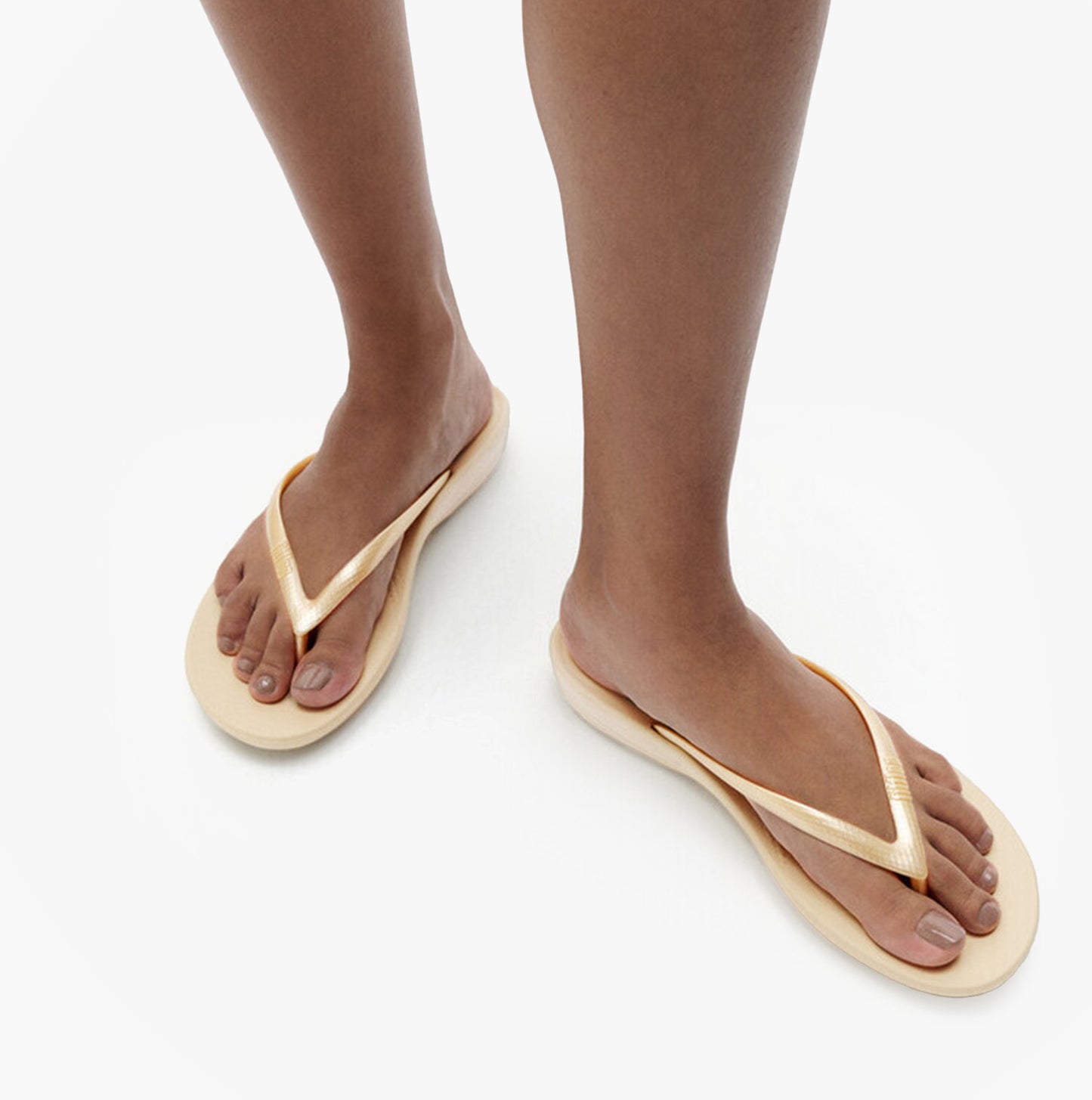 FitFlop IQUSHION Womens Flip Flops Gold