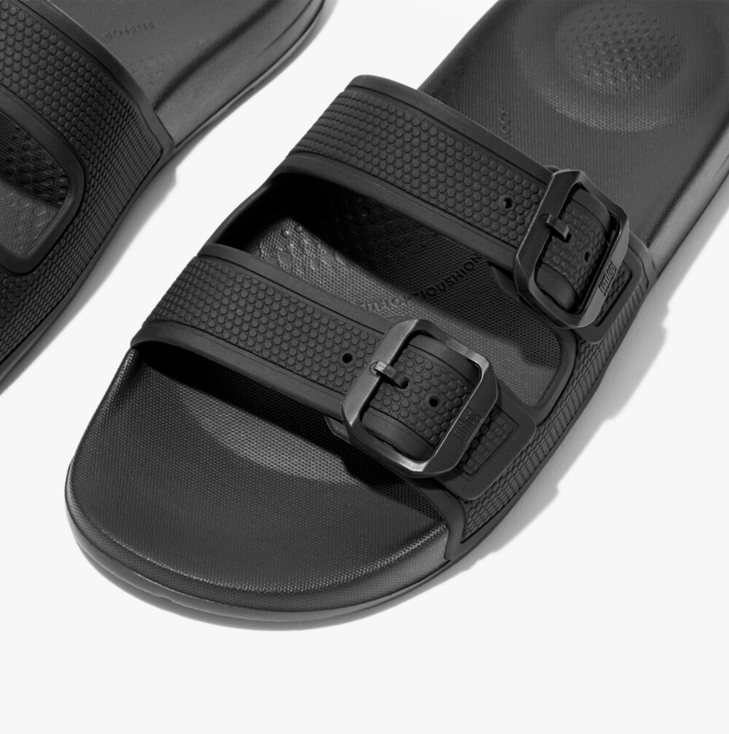 IQUSHION TWO-BAR BUCKLE Womens Slides All Black