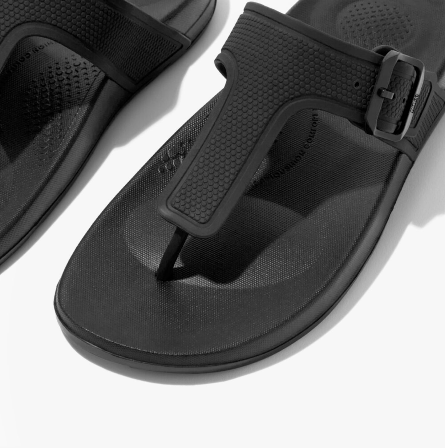 iQUSHION ADJUSTABLE BUCKLE Womens Toe Post Sandals All Black