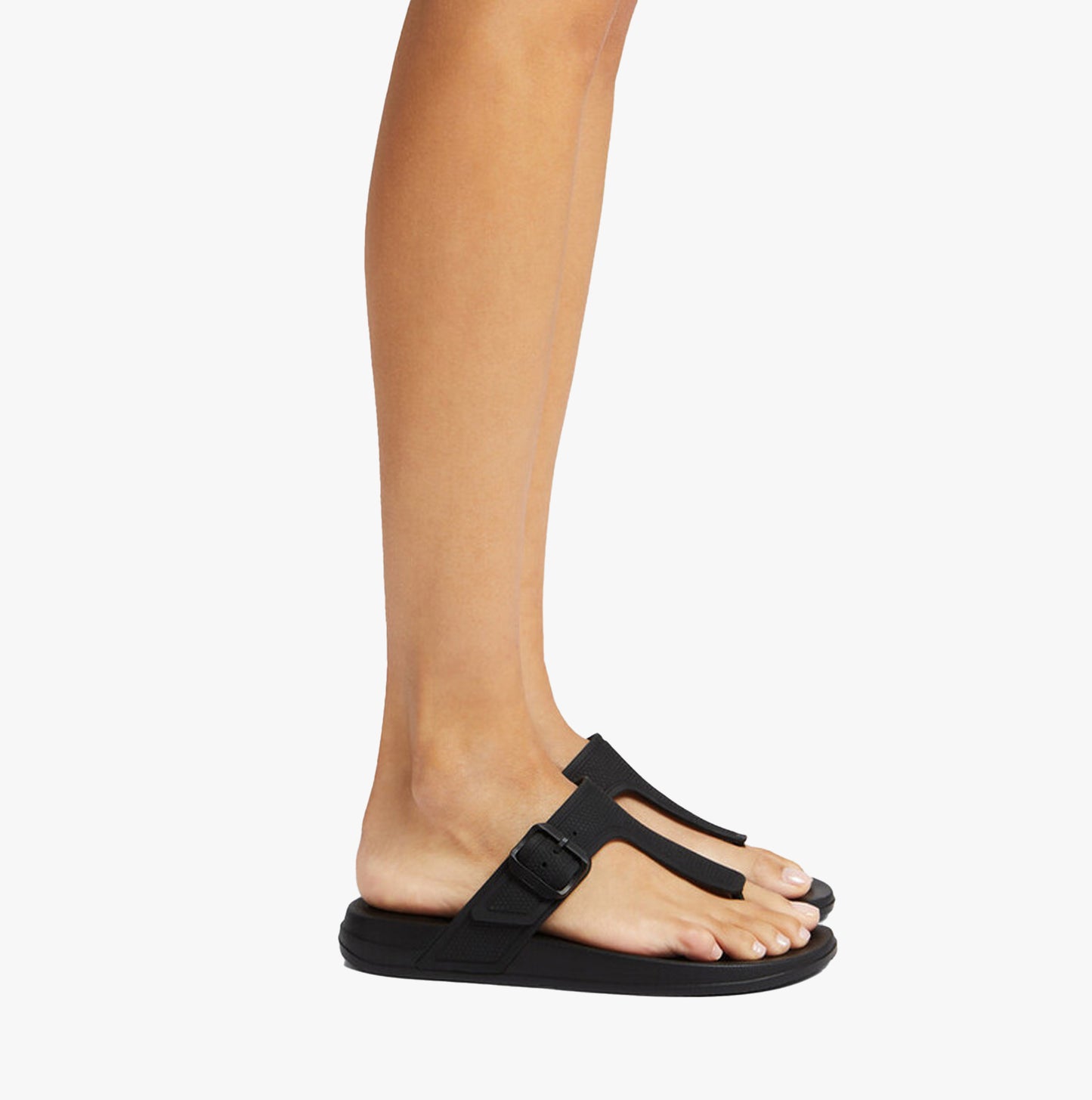 iQUSHION ADJUSTABLE BUCKLE Womens Toe Post Sandals All Black