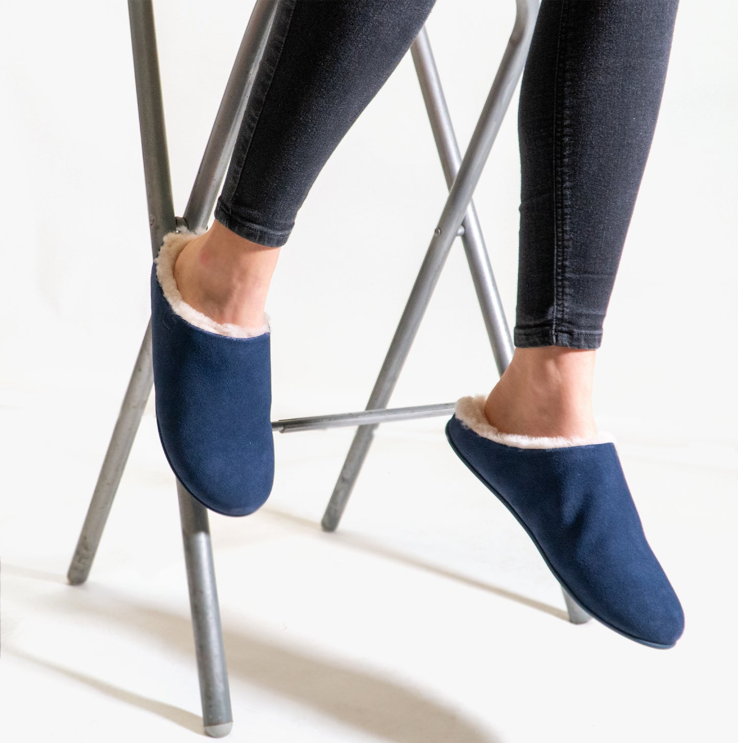 CHRISSIE SHEARLING Womens Slippers Midnight Navy