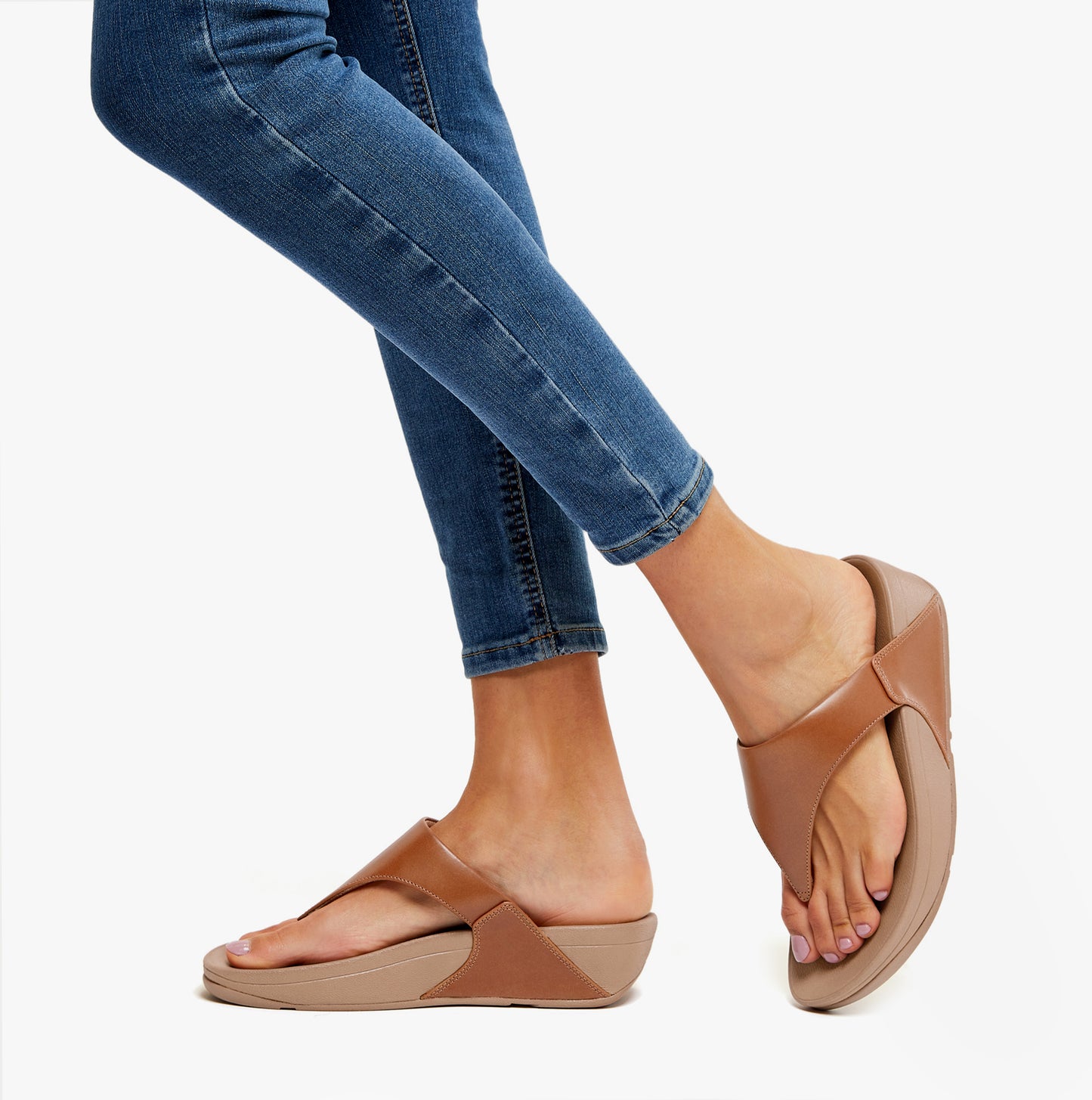 LULU Womens Leather Toe Post Sandals Light Tan