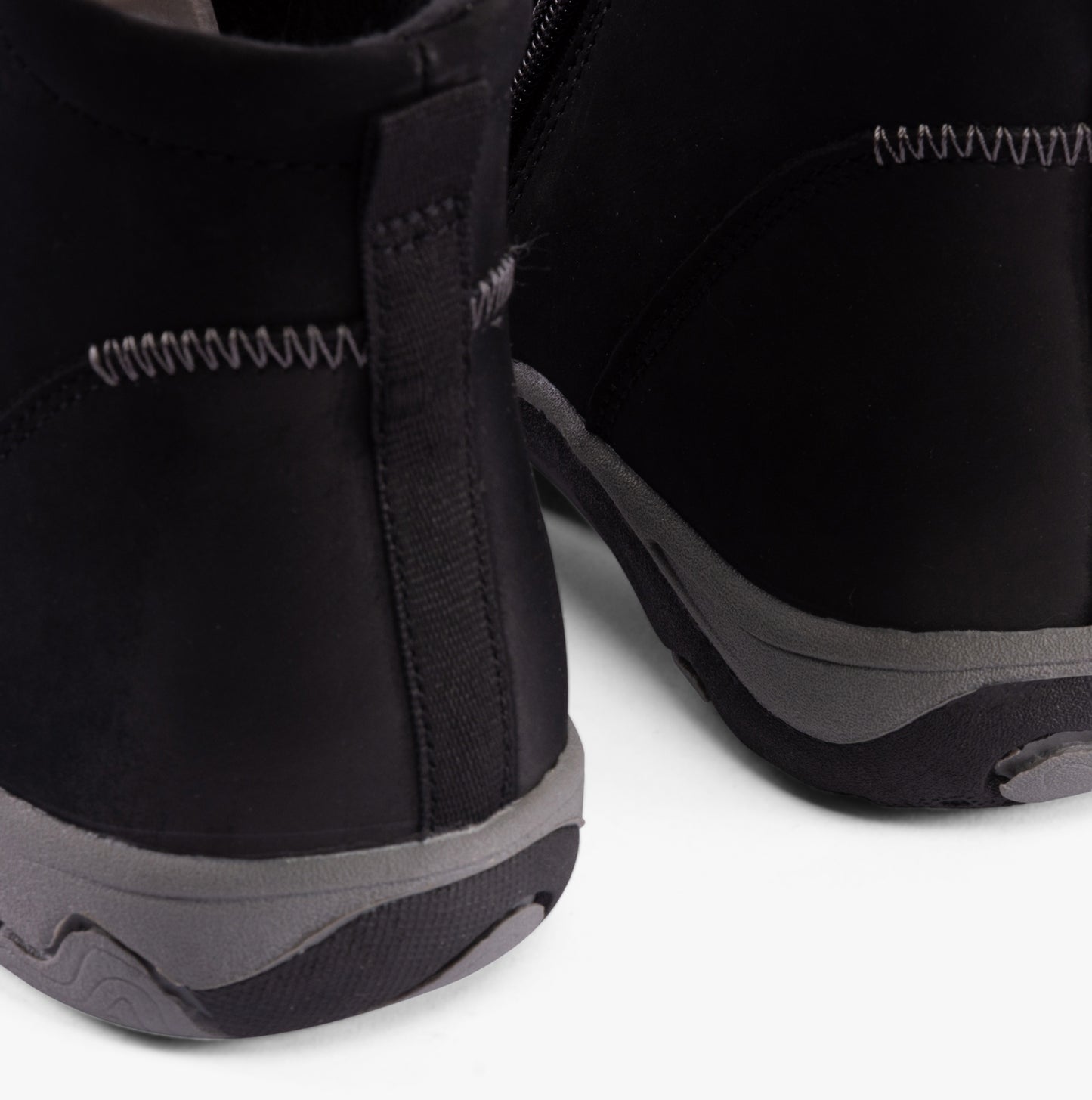VEDA Womens Boots Black
