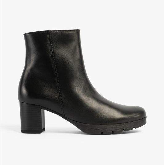 ESSENTIAL Womens Ankle Boots Black