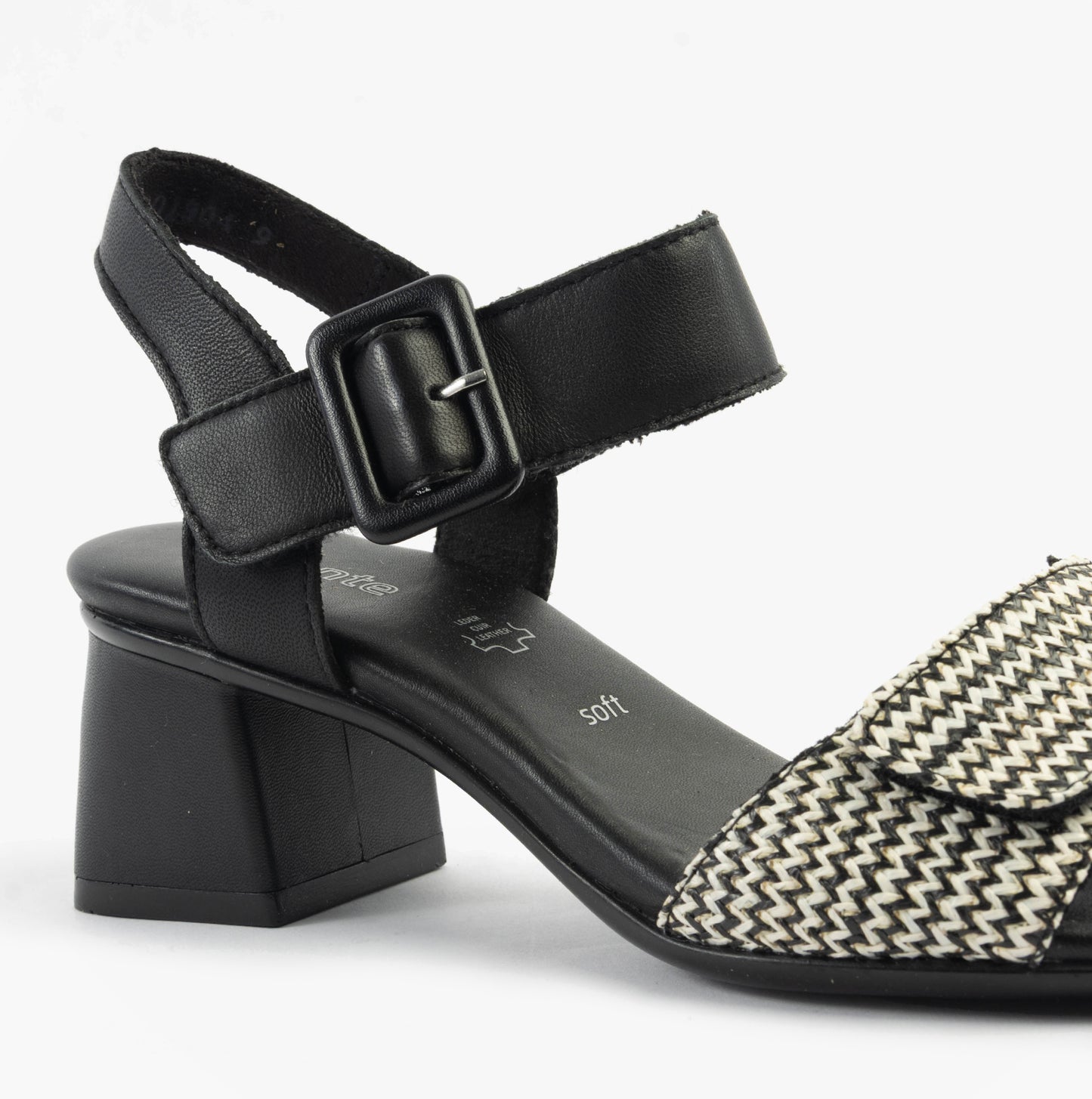 D1K51-03 Womens Sandals Black Combination