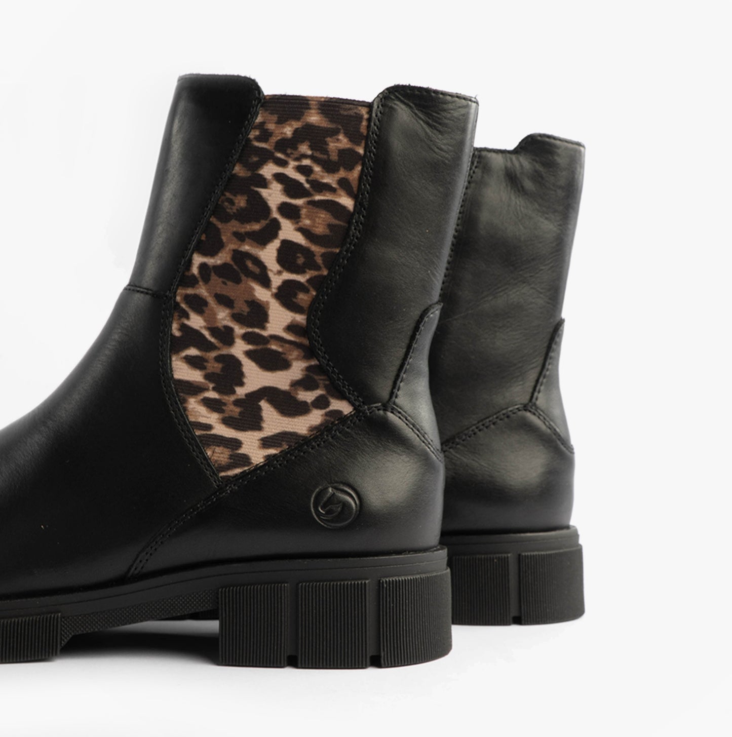 D2S70-03 Womens Side Zip Chelsea Boots Black