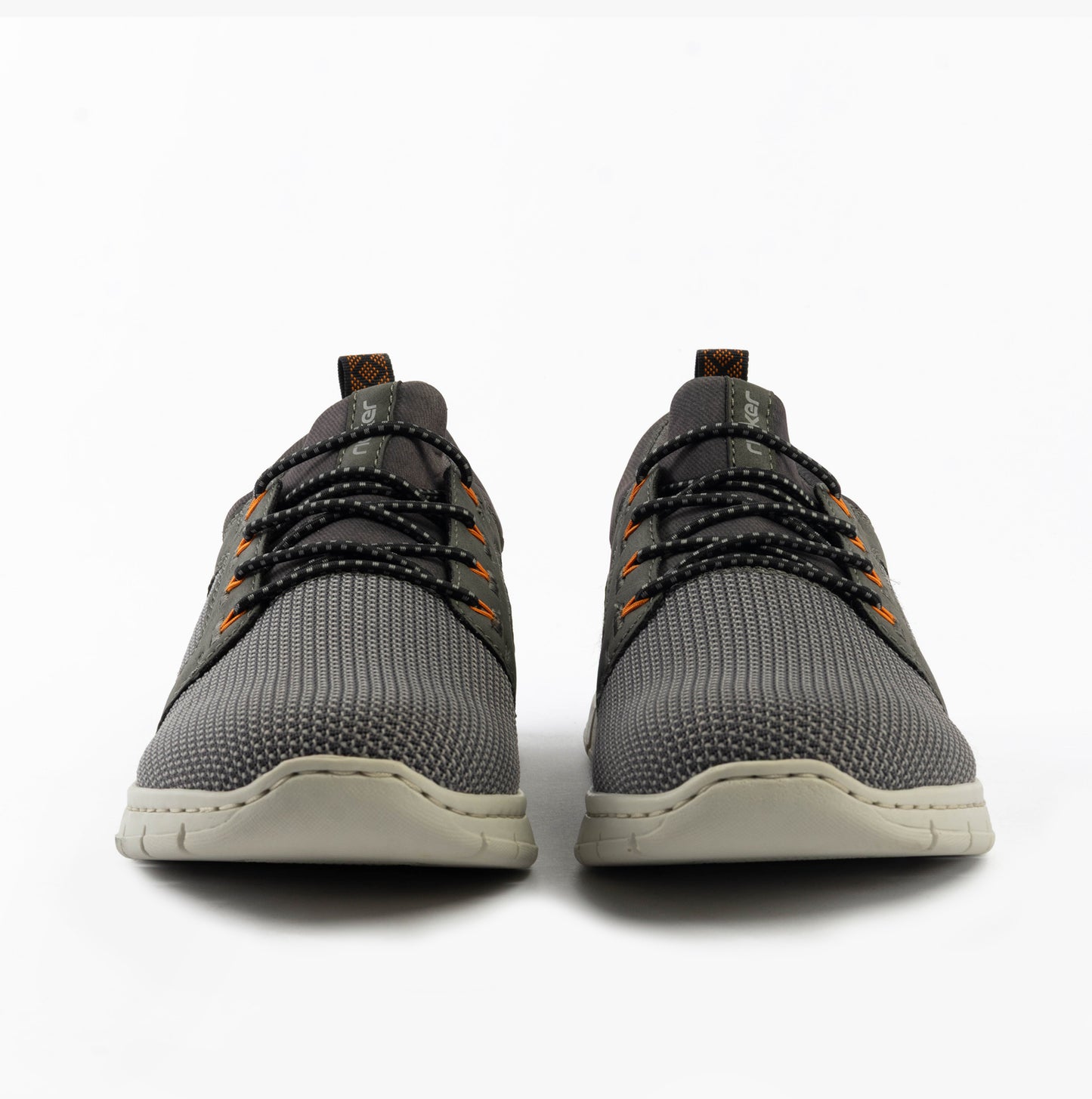 B7796-42 Mens Trainers Grey