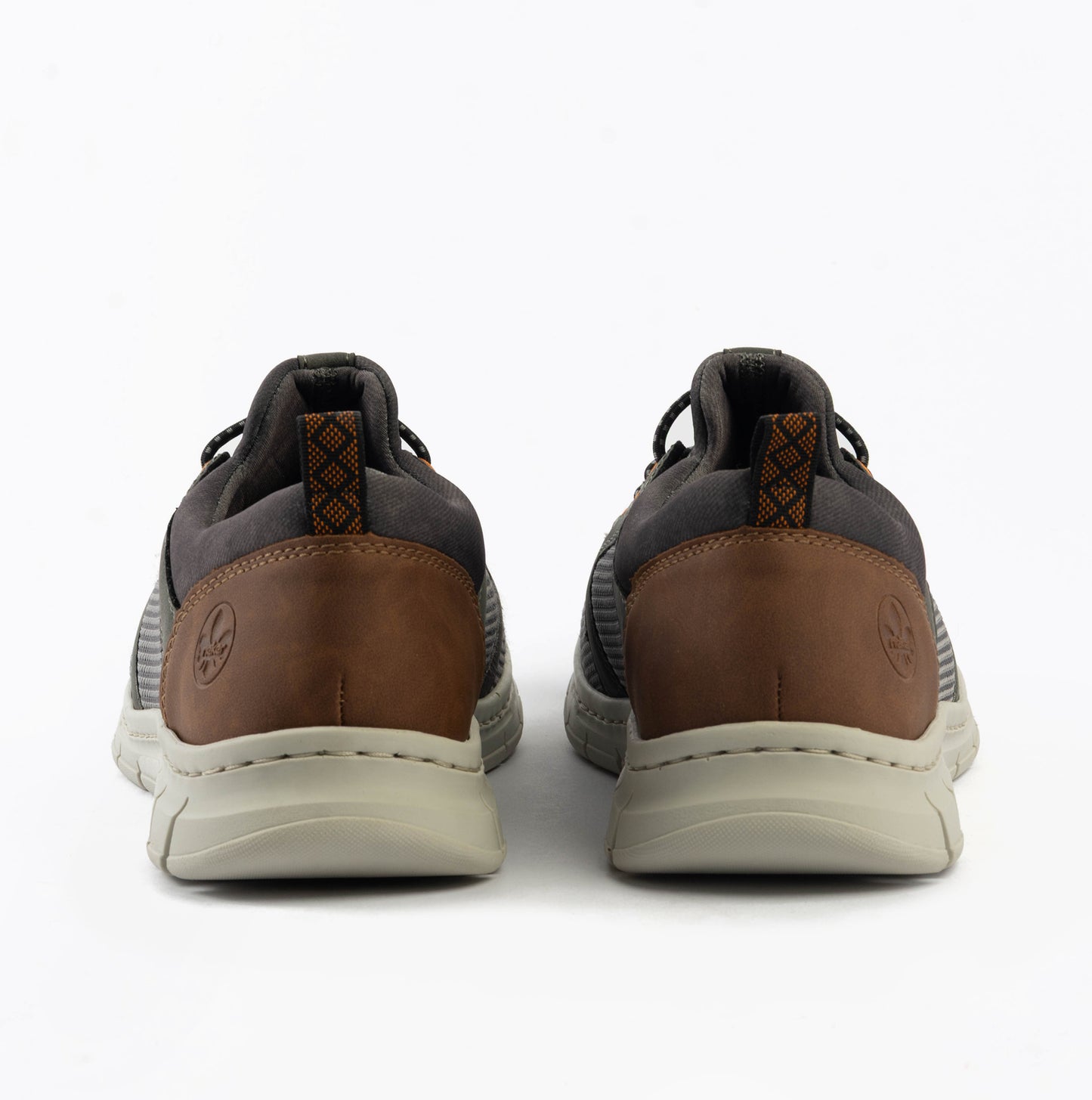 B7796-42 Mens Trainers Grey