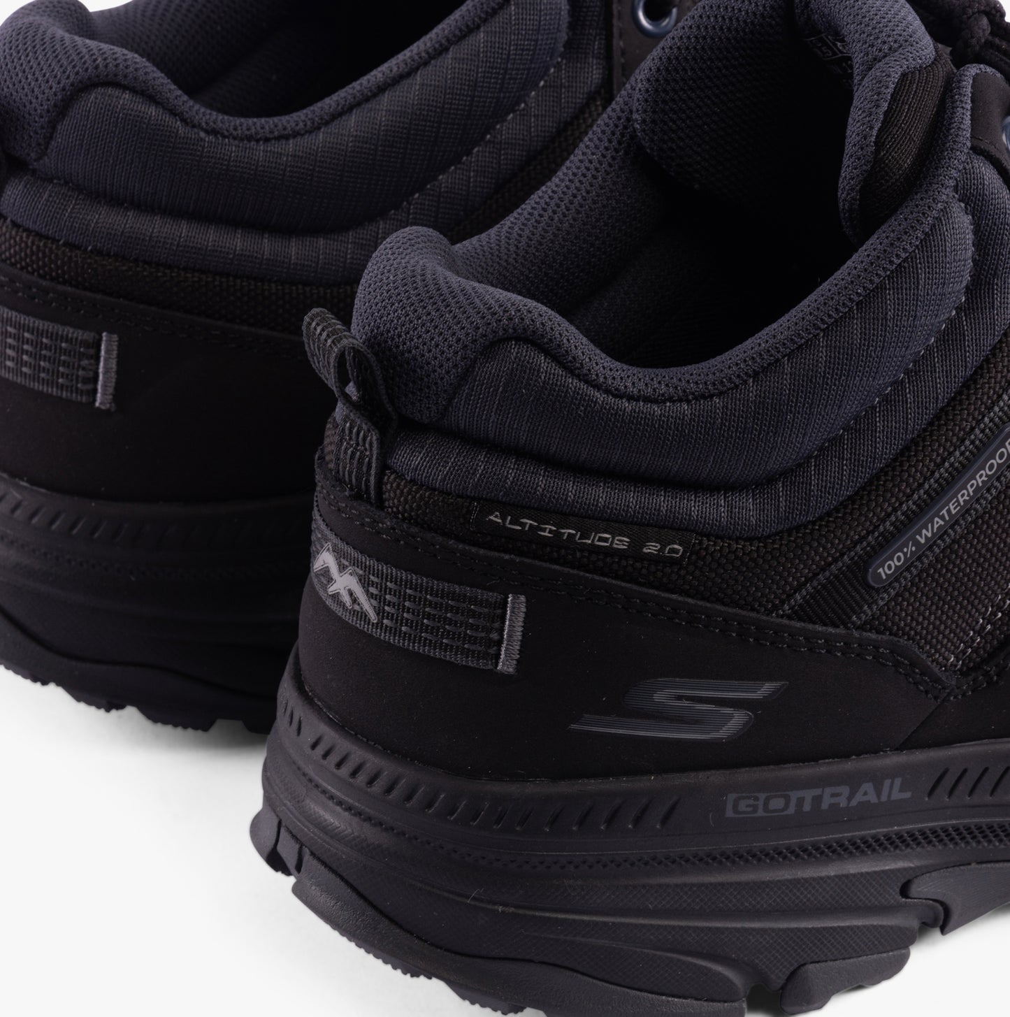 Skechers 129531/BKCC GO RUN TRAIL ALTITUDE 2.0 - Womens Trainers Black/Charcoal
