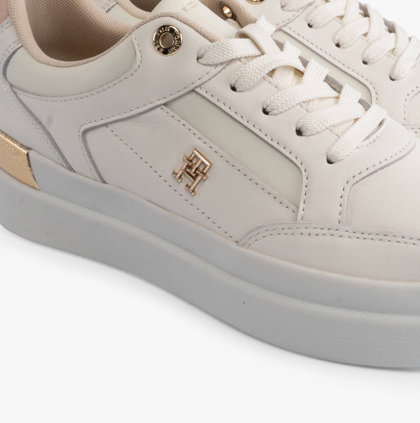 Tommy Hilfiger MONOGRAM METALLIC LEATHER  Womens Court Trainers Ancient White