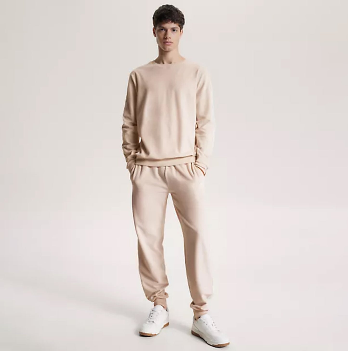 Tommy Hilfiger TH ESTABLISHED Mens Velour Lounge Sweatshirt Cashmere Creme