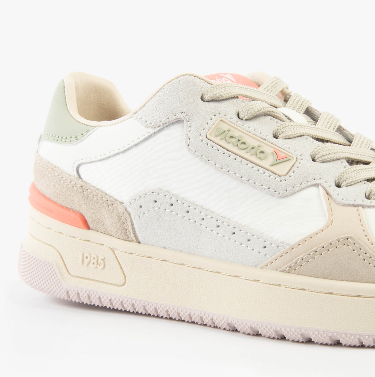 C80 Womens Trainers Beige